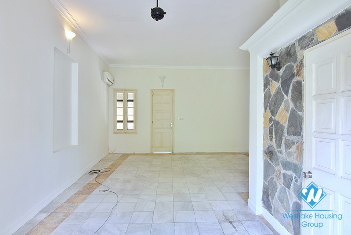 Lake view house for rent in Quang An street, Tay Ho district